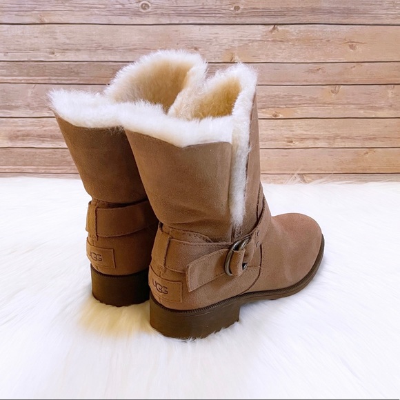 UGG Women’s Bodie Waterproof Chestnut Boots - Picture 2 of 10